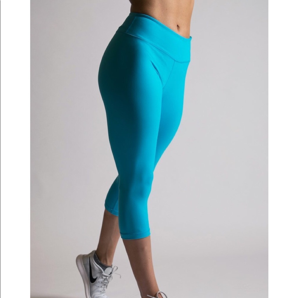 IAB/MFG wholesale crop leggings - New